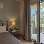 Aris Apartments
